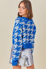 CROPPED HOUNDSTOOTH SWEATER IN BLUE/GREY