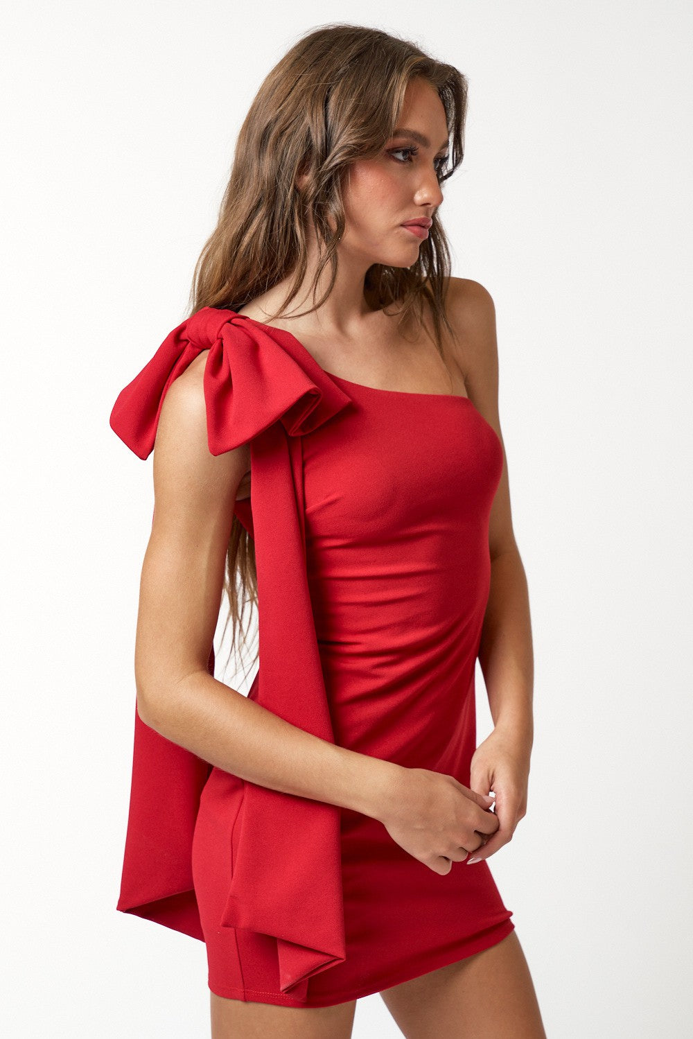 ONE SHOULDER BOW DRESS IN RED