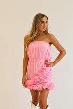 RUCHED STRAPLESS DRESS IN PINK
