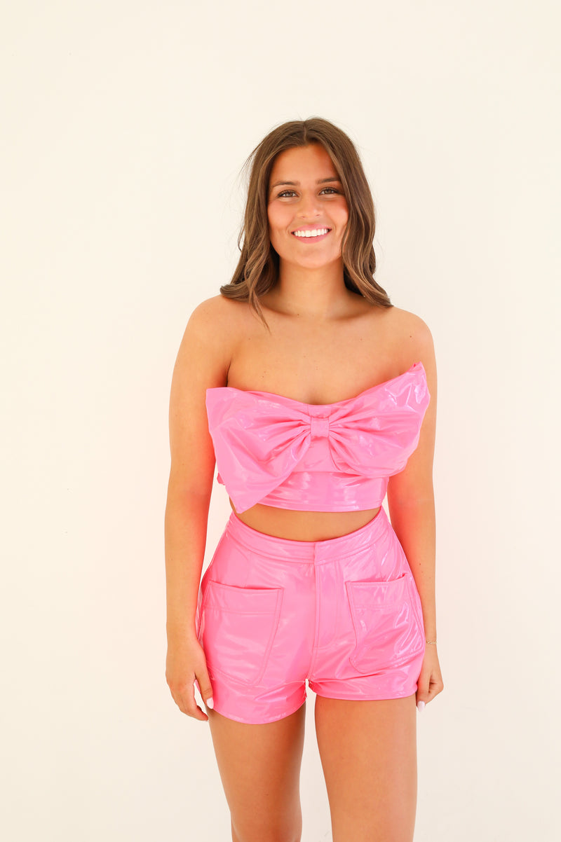 STRAPLESS PATENT RIBBON TOP IN HOT PINK